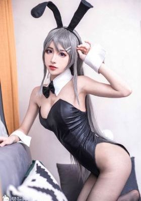 我趁校花睡觉摸她奶脱她内裤动漫