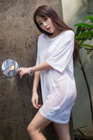 《漂亮的女邻居》在线